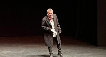 Belçika'nın tanınmış oyuncularından Arif Hakan “Bir Delinin Hatıra Defteri" ile şimdi İstanbul'da