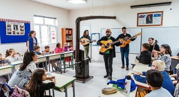 Çocukların ve Gençlerin Hayatında Müzikle Fark Yaratıyor: Onur Kahvecioğlu