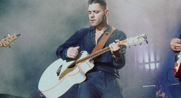 Emir Can İğrek Muhteşem Performansı ile Ayakta Alkışlandı