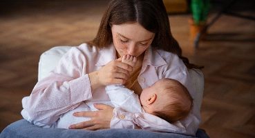 Emzirme hem anneyi hem de bebeği rahatlatır
