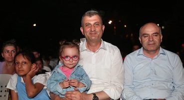 Gölcüklü Minikler Açık Havada Sinema Keyfini Çok Sevdi