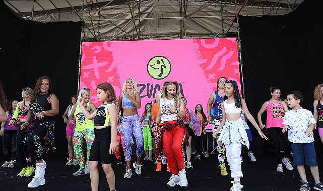 istanbul-festivalinde-50-bin-kisiyle-zumba-dansinda-dunya-rekoru.jpg