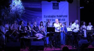 Karabağlar Belediyesi TSM Korosu'ndan renkli konser