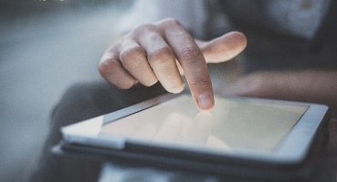 Cep Telefonu ve Bilgisayardan Yayılan Mavi Işık Yaşlandırıyor