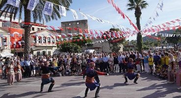 Çeşme Festivali “Akdeniz" temasıyla büyük bir coşkuyla başladı