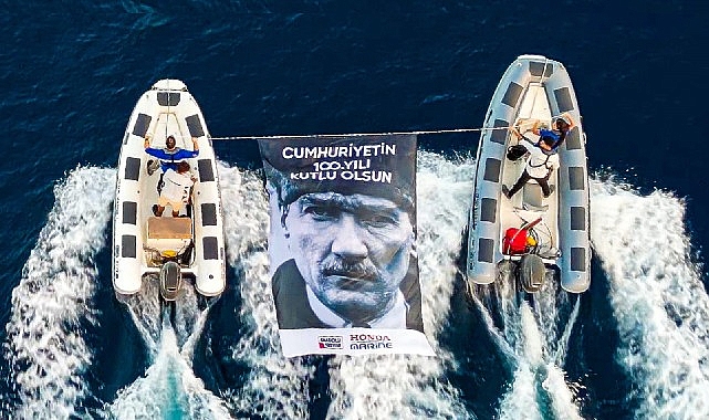 honda-marine-300-sportif-balikci-ile-denizde-100-yil-bayragi-acti.jpg