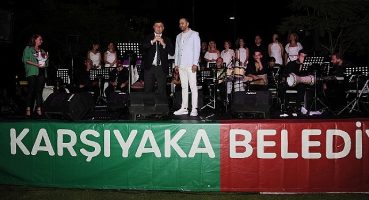 Karşıyakalılar açık havada müzik şöleni yaşadı