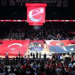 anadolu-efes-cumhuriyetimizin-100-yilini-taraftarlariyla-kutladi.jpg