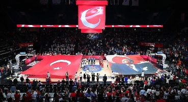 Anadolu Efes, Cumhuriyetimizin 100. Yılını Taraftarlarıyla Kutladı