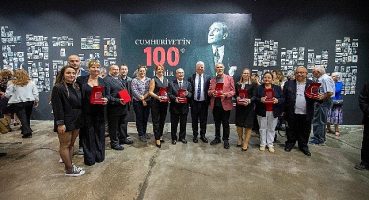 Cumhuriyet sevdalısı İzmir'de “Cumhuriyet'in 100'ü İzmir" sergisi açıldı