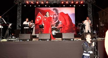 Cumhuriyet'in 100. Yılı Yonca Lodi konseri ile büyük bir coşku ile kutlandı