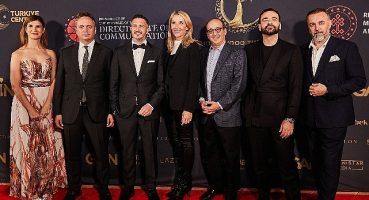 Dünyada ilk kez bir Türk dizisinin prömiyeri Amerika'da yapıldı: Hollywood'da Şahsiyet rüzgârı esti!