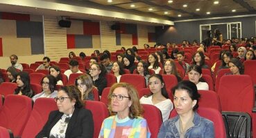 EÜ'de kadının sanat tarihindeki yeri konuşuldu