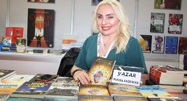 Funda Akosman, TÜYAP'ta okurlarıyla buluştu