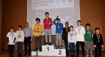 Geleceğin satranç ustaları ödüllerine kavuştu