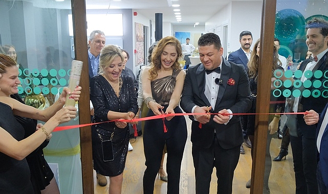 dermatolog-dr-emel-polat-yeni-klinigi-clinique-beaute-ve-regen-up-lifein-acilisini-dostlariyla-birlikte-gerceklestirdi.jpg