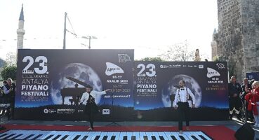 Piyano sihirbazları Antalya ve Alanya'da gösteri yaptı