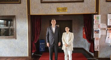 Gölcük Belediyesi tarafından düzenlenen etkinlikte; engelli bireyler, 'Acı ve Tatlı Hayat' filmini ücretsiz olarak izlediler.