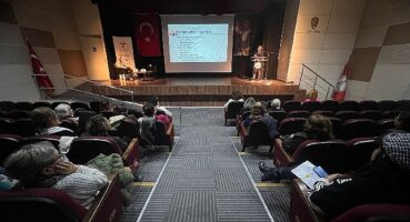 Karşıyaka sağlık söyleşilerinde otizm konuşuldu