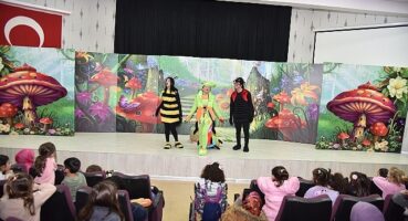 Kartepe'de çocuklar doyasıya eğlendi