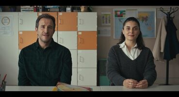 Netflix, Berkun Oya İmzalı Kuvvetli Bir Alkış'tan Özel Bir Klip Paylaştı