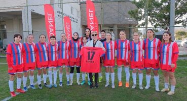 “Dardanel Kadın Futbol Takımı'na Şahika Ercümen Desteği” “Yeşil Sahalarda Kadın Dayanışması”