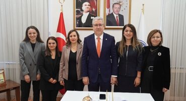 Egeli akademisyenler kadına yönelik şiddet konusunda sağlık profesyonellerini eğitecek