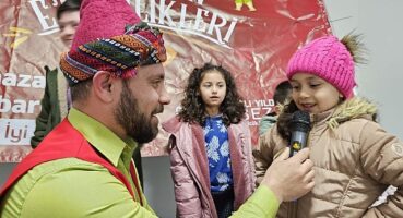 Gölcük Belediyesi her yıl geleneksel hale getirdiği Ramazan akşamları etkinliklerini, bu yıl da hem şehir merkezinde hem de köylerde çocuklarla buluşturmaya devam ediyor