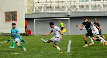 Nilüfer Altınova'ya gol yağdırdı