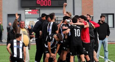 Burhaniye Belediyespor U-18 Futbol Takımı, Balıkesir İl Şampiyonası'nda gösterdiği başarılı sonuçlarla üst üste 2. kez Türkiye Şampiyonası'na katılma hakkı kazandı