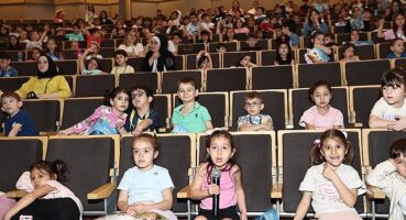 Minikler eleştirel bakış açısı kazanıyor