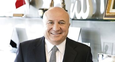 TAV Havalimanları'nın kurucu ortağı Sani Şener yönetimi bırakıyor