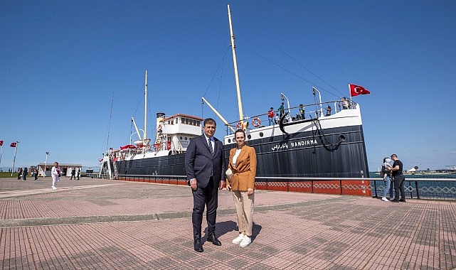 baskan-tugay-samsunda-bandirma-vapurunu-ziyaret-etti.jpg