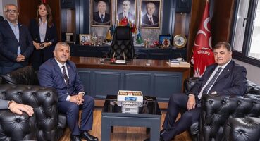 Başkan Tugay’dan MHP’ye ziyaret  “İzmir’i tüm siyasi partilerle yönetmek istiyoruz”