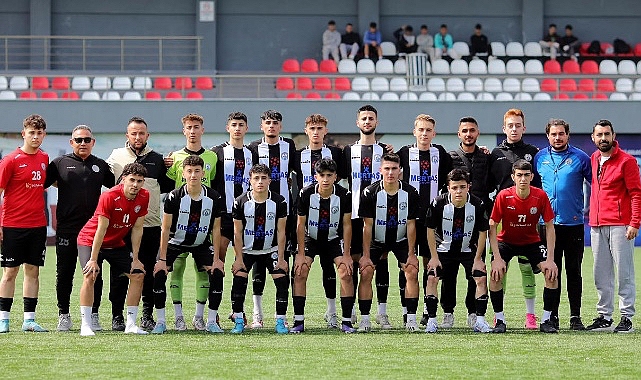 burhaniye-belediyespor-u-18-takimi-turkiye-sampiyonasina-son-24-turunda-veda-etti.jpg