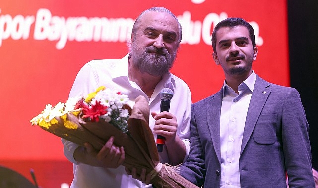 cankaya-belediyesi-19-mayis-ataturku-anma-genclik-ve-spor-bayraminin-105-yilini-cankaya-genclik-festivalini-volkan-konak-ve-pinhani-konserleriyle-taclandi.jpg