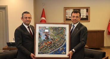 chp-genel-baskani-ozgur-ozel-ucuncu-kez-ibb-baskani-secilen-ekrem-imamogluna-tebrik-ziyaretinde-bulundu.jpg
