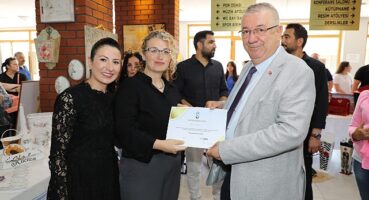 Edremit ‘AGM Yıl Sonu’ gösterisi yoğun ilgi gördü