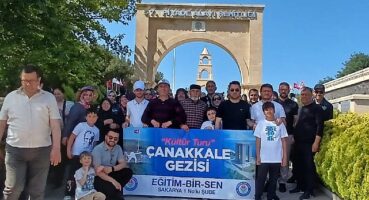 egitim-bir-sen-canakkale-turu-duzenledi.jpg