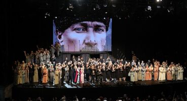 İstanbul Büyükşehir Belediyesi Şehir Tiyatroları Bu Memleket Bizim Harbiye Cemil Topuzlu Açık Hava Tiyatrosu’nda sahneleniyor