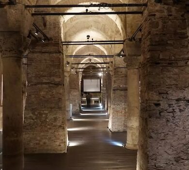 İzmir'den İstanbul'a Uçak mı Otobüs mü? Karar Vermenize Yardımcı Olacak Bilgiler