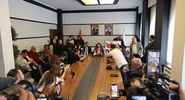 nevsehir-belediye-baskani-rasim-ari-bu-sehirde-siyasetcisi-de-burokrati-da-devlet-gorevlisi-de-farkli-siyasi-partilere-mensuplari-da-herkes-yuzde-53e-saygi-duymak-zorunda.jpg