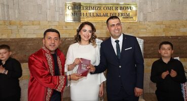 Nevşehir Belediye Başkanı Rasim Arı, Esma Gizem Aydın ve Ali Erkan İyilikli çiftinin nikâhını kıyarak mutluluklarına ortak oldu