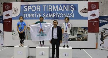 Nevşehir Belediyesi Gençlik ve Spor Kulübü sporcusu Belkıs Durmuş, Spor Tırmanış Küçükler Türkiye Şampiyonası'nda tüm rakiplerini geride bırakarak Türkiye Şampiyonu oldu.